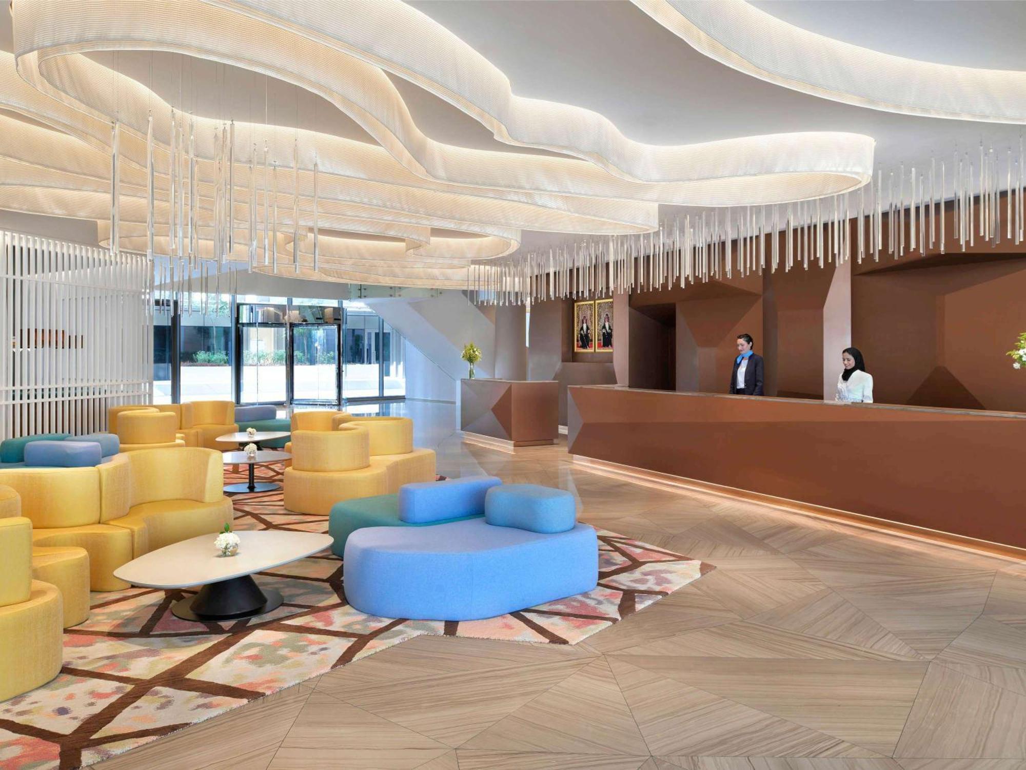 Moevenpick Hotel & Apartments Ghala Maszkat Kültér fotó Lobby