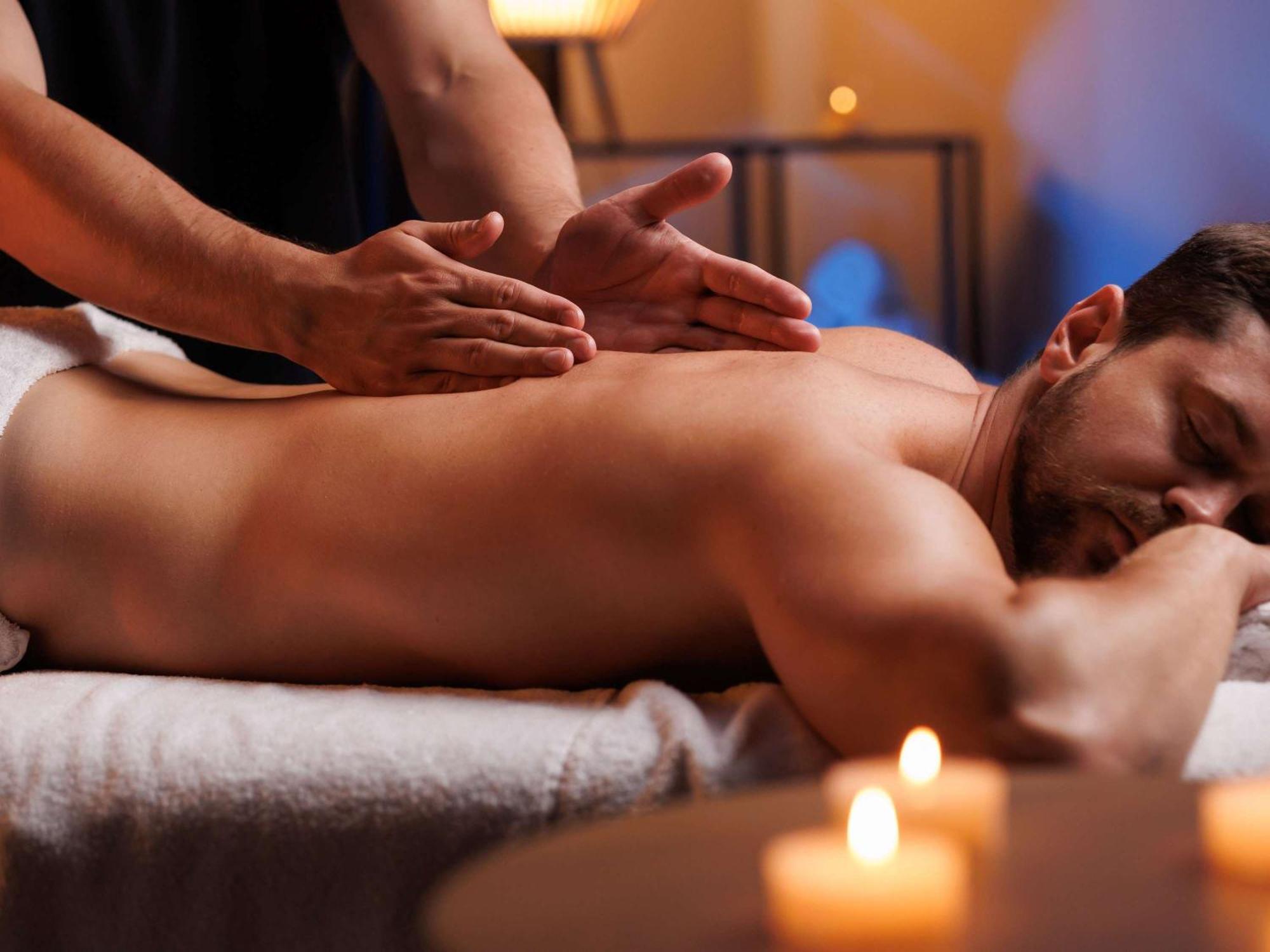 Moevenpick Hotel & Apartments Ghala Maszkat Kültér fotó Massage