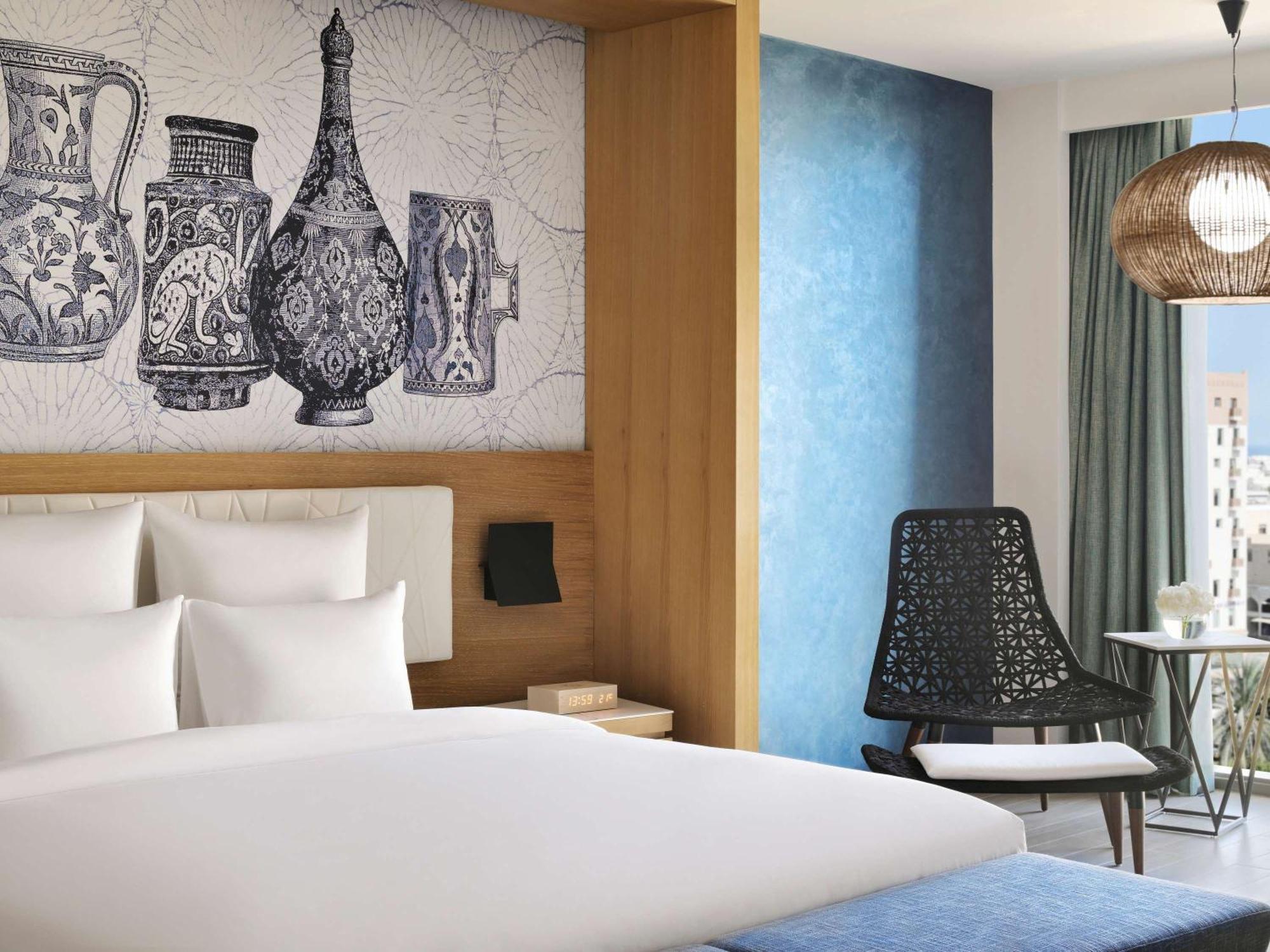 Moevenpick Hotel & Apartments Ghala Maszkat Kültér fotó Deluxe Room